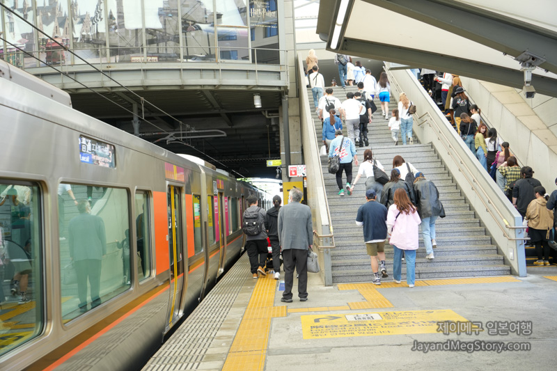닛폰바시 역에서 유니버셜 jr 유니버셜시티 계단