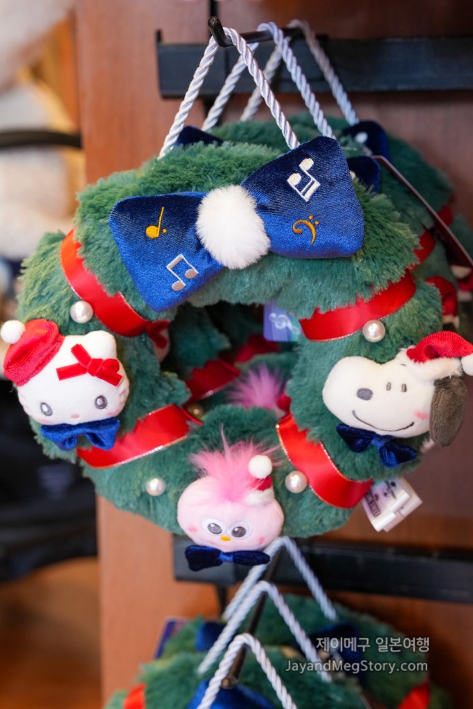 2025 유니버셜 스튜디오 재팬 크리스마스 굿즈 스누피, 키티, 모피 크리스마스 리스