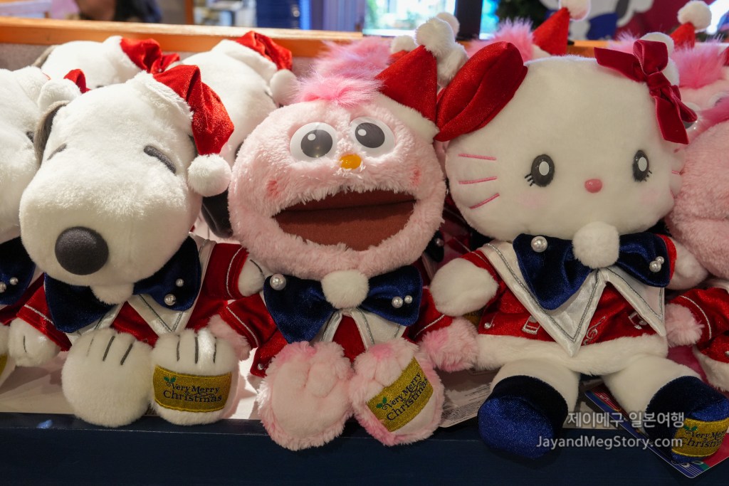2025 유니버셜 스튜디오 재팬 크리스마스 굿즈 스누피, 키티, 모피 인형 3종