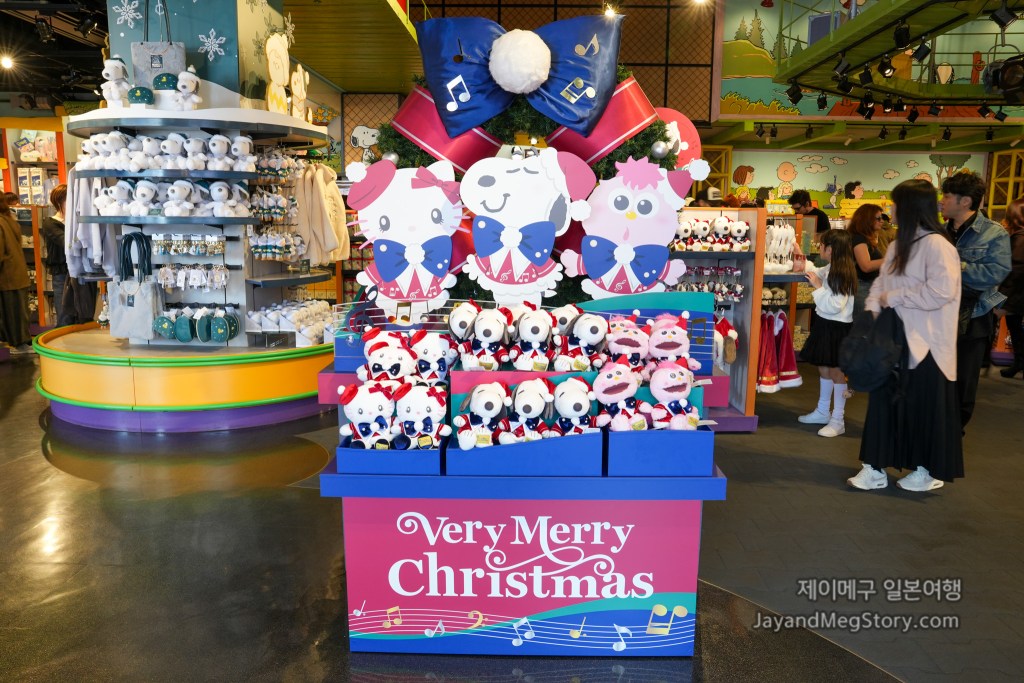 2025 유니버셜 스튜디오 재팬 크리스마스 굿즈 스누피, 키티, 세서미 스트리트 모피 모음