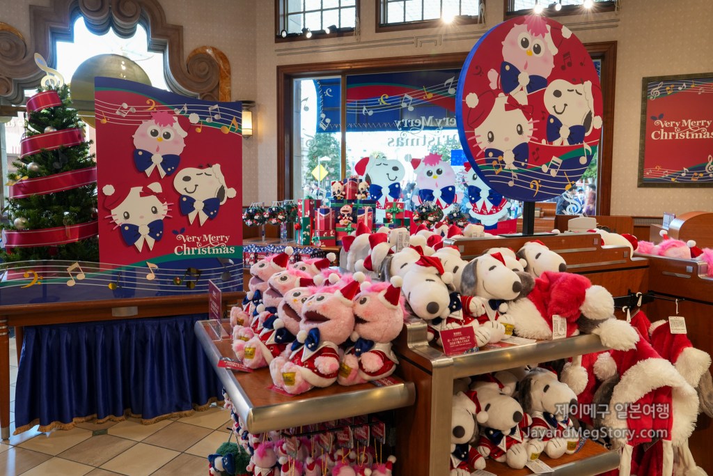 2025 유니버셜 스튜디오 재팬 크리스마스 굿즈 스누피, 키티, 세서미 스트리트 모피 유니버설 스튜디오 스토어 내부 1
